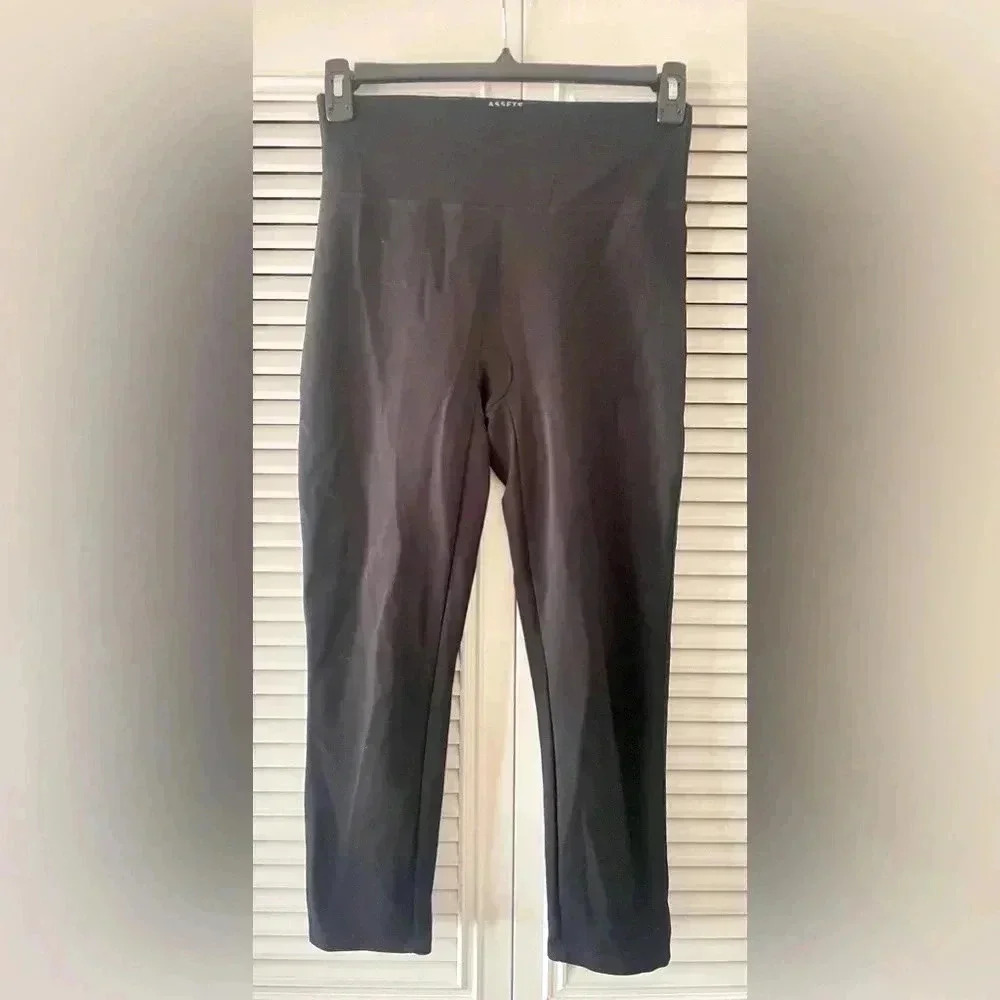 ASSETS by Spanx Ladies Black Shaping Leggings Style RN112121 SZ M (B6)